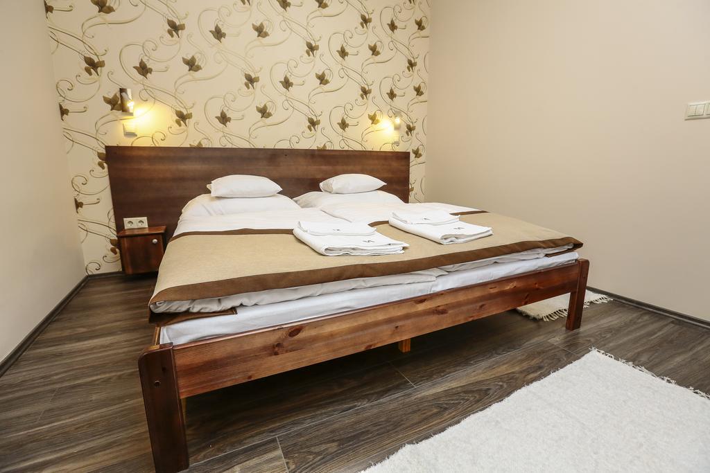 Granatalma Vendeghaz Hotell Fehérvárcsurgó Rom bilde