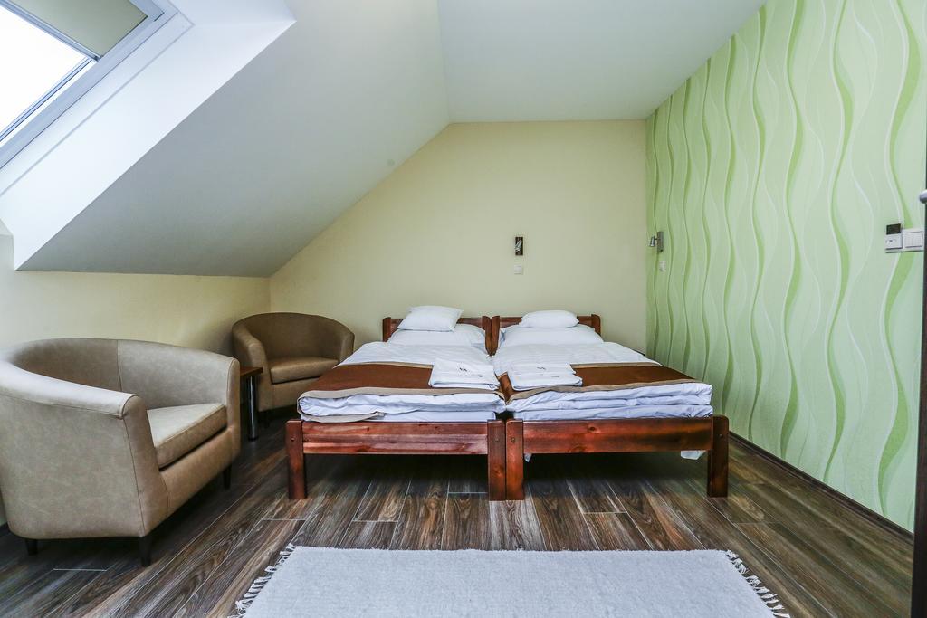 Granatalma Vendeghaz Hotell Fehérvárcsurgó Rom bilde